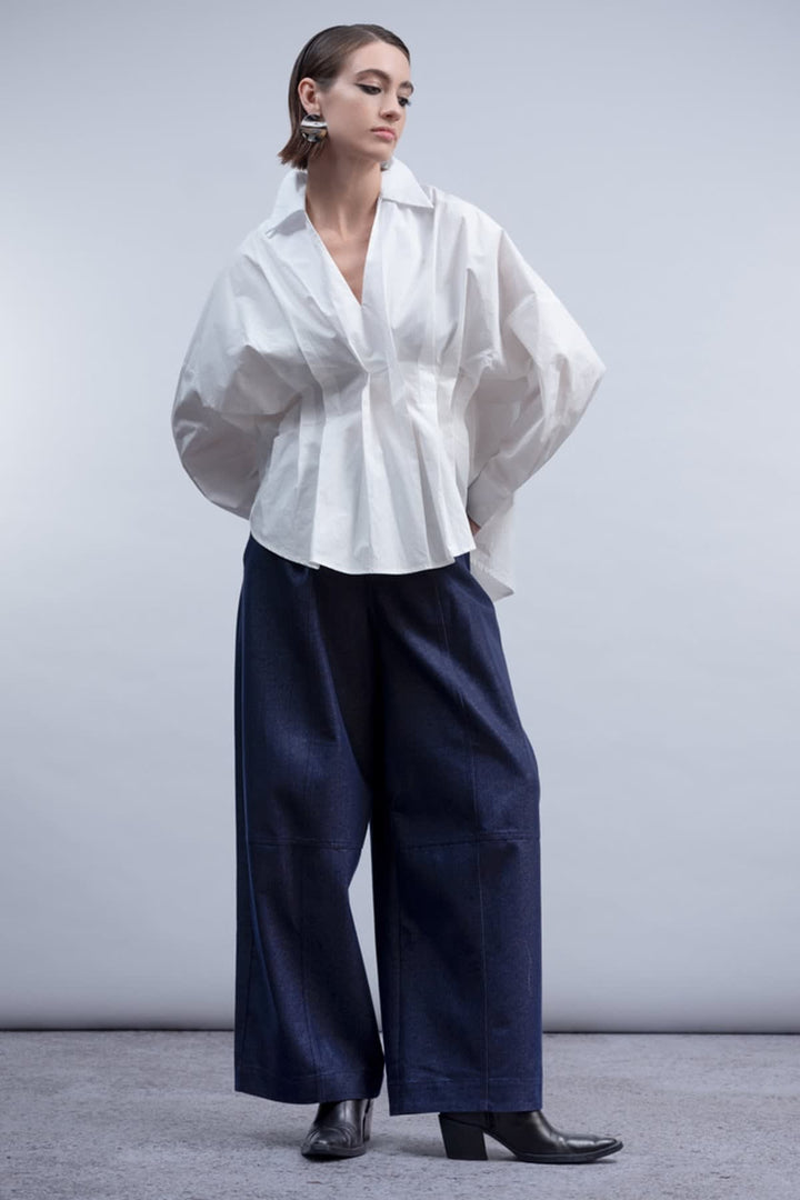Front view of the Haako fitted blouse with puff sleeves for women in white - Valérie Simon