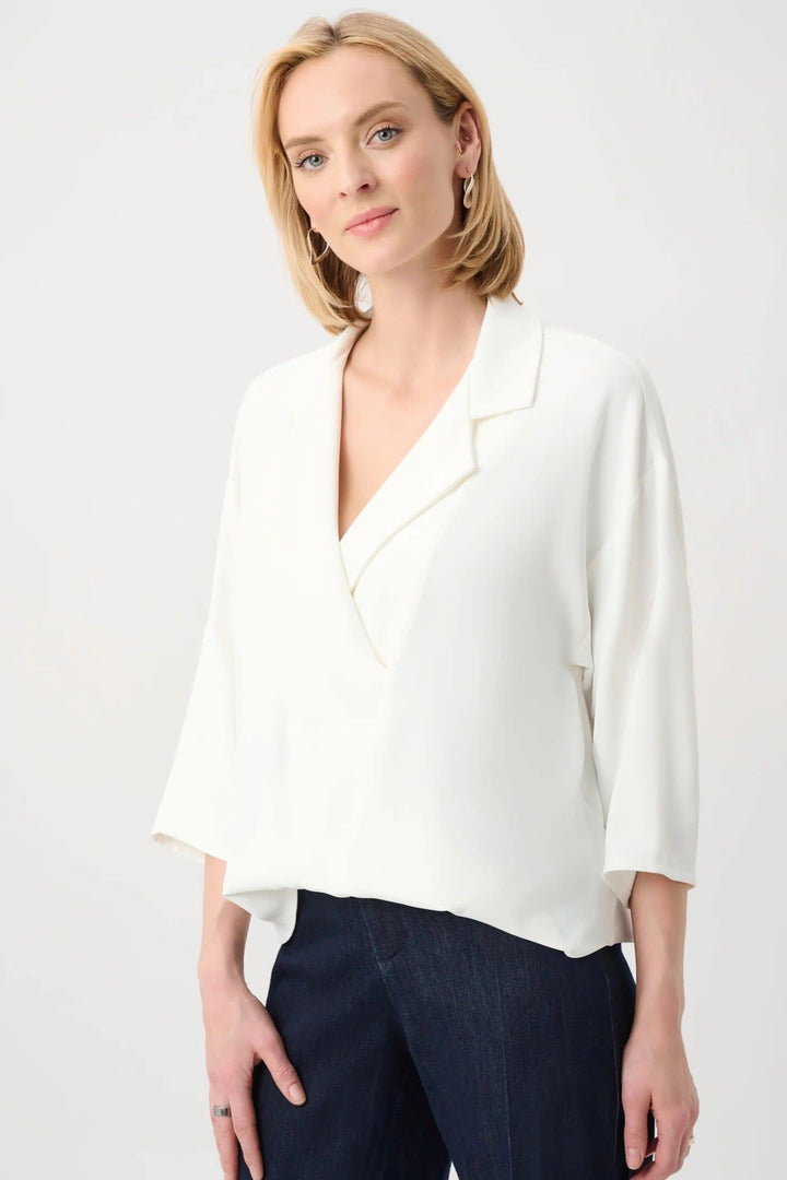 Vue de face blouse col tailleur Joseph Ribkoff femme noir avec détails boutons dorés - Valérie Simon