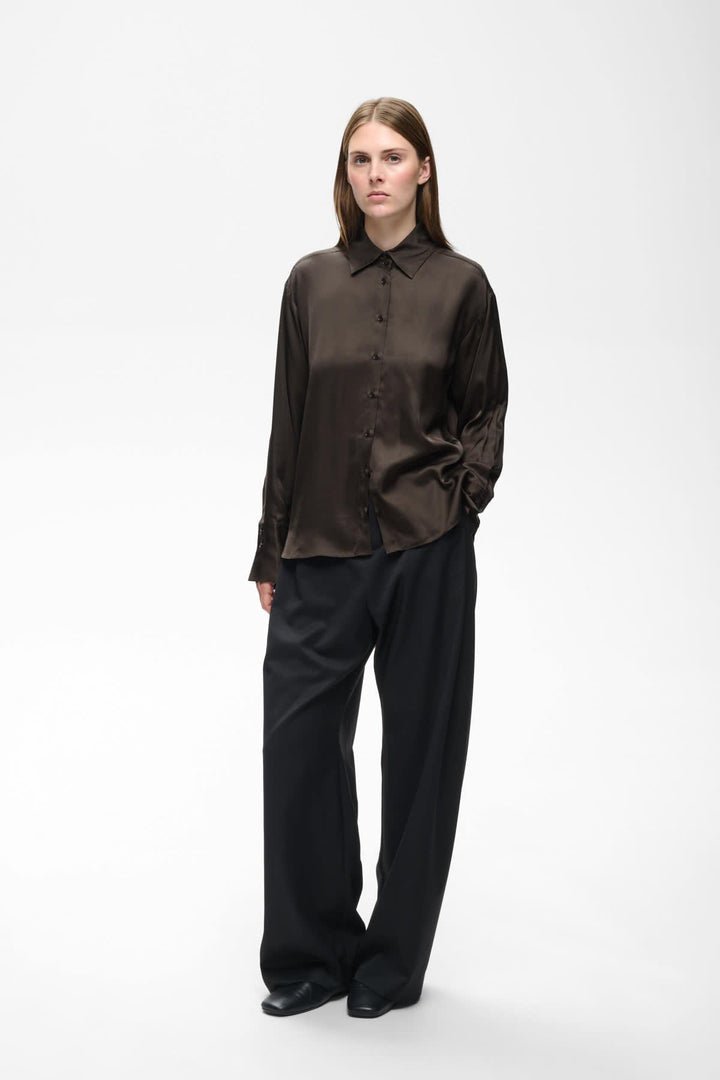 Vue de face blouse satinée Pauline Inwear femme rose avec col élégant - Valérie Simon