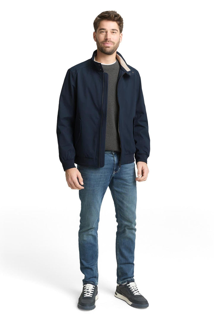Side view of a black Tom Tailor men&