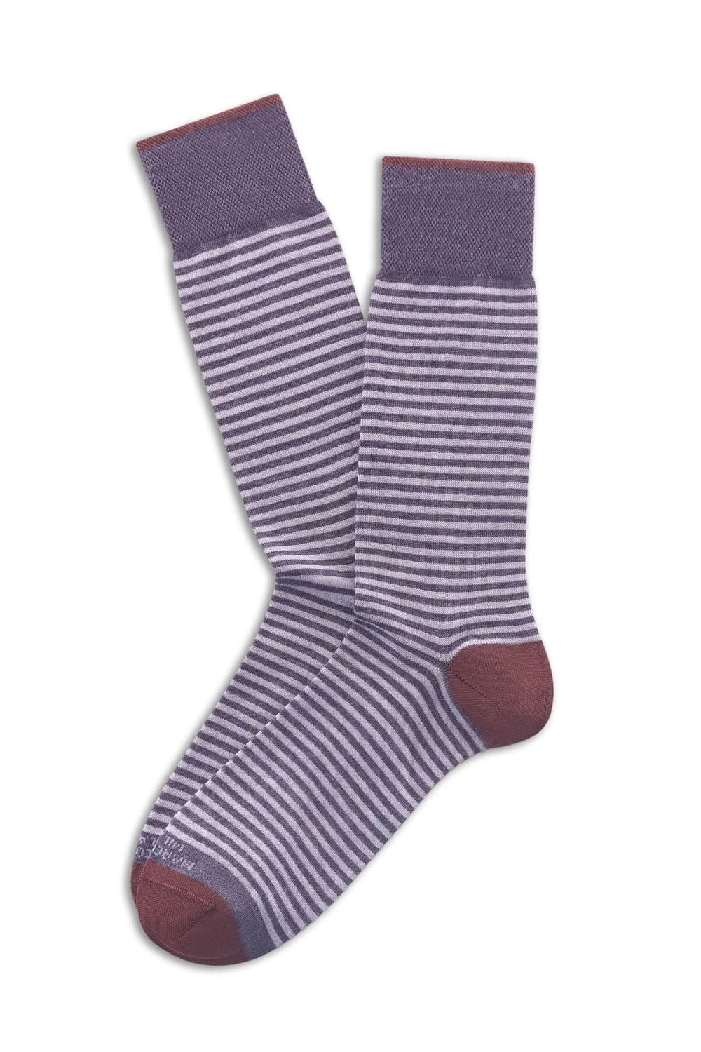 Bas à fines rayures aux couleurs élégantes, idéaux pour une tenue quotidienne ou professionnelle raffinée.