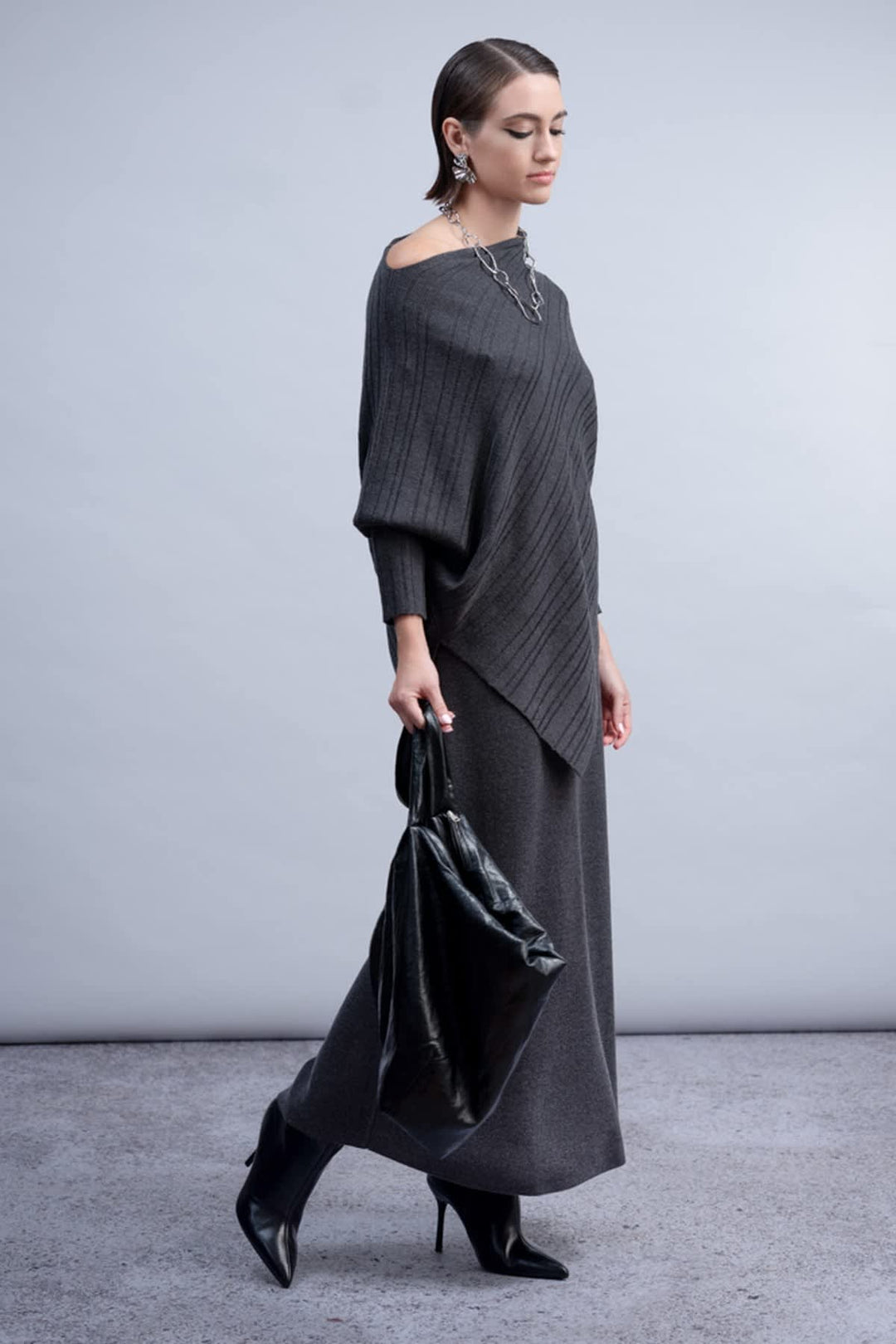 Front view of the Haako women&