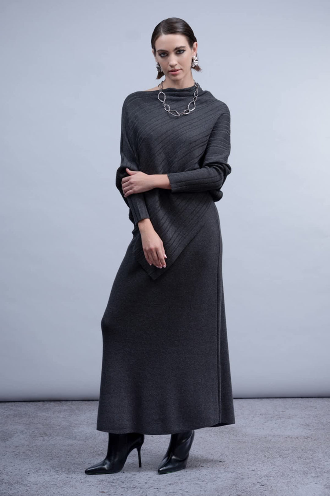 Side view of the Haako asymmetrical women&