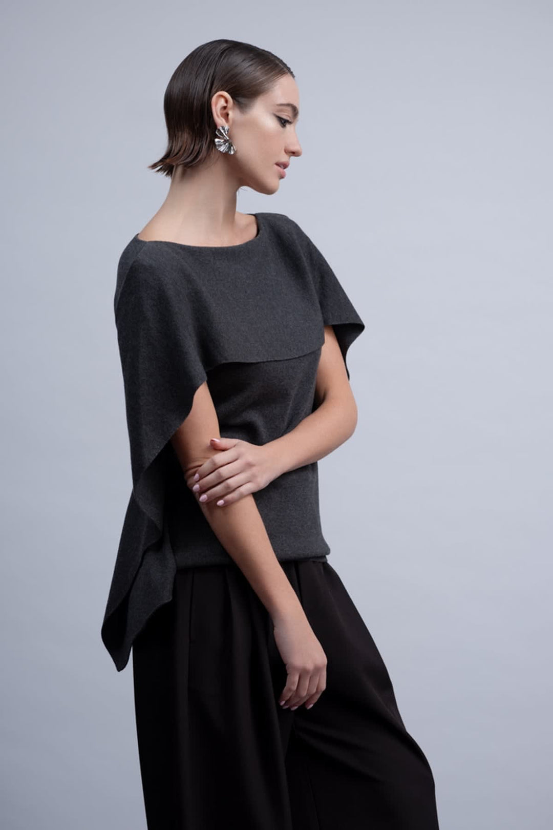 Side view of the Haako women&