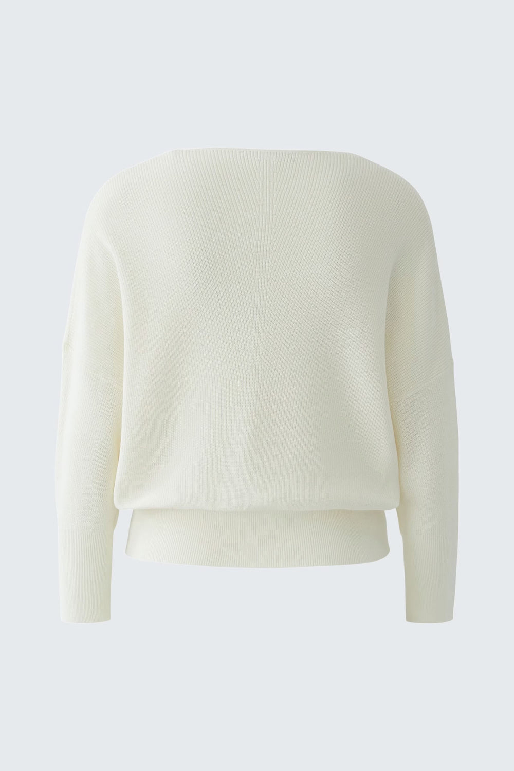 Close-up of a soft-knit V-neck sweater Oui for women in beige with a cable-knit pattern - Valérie Simon