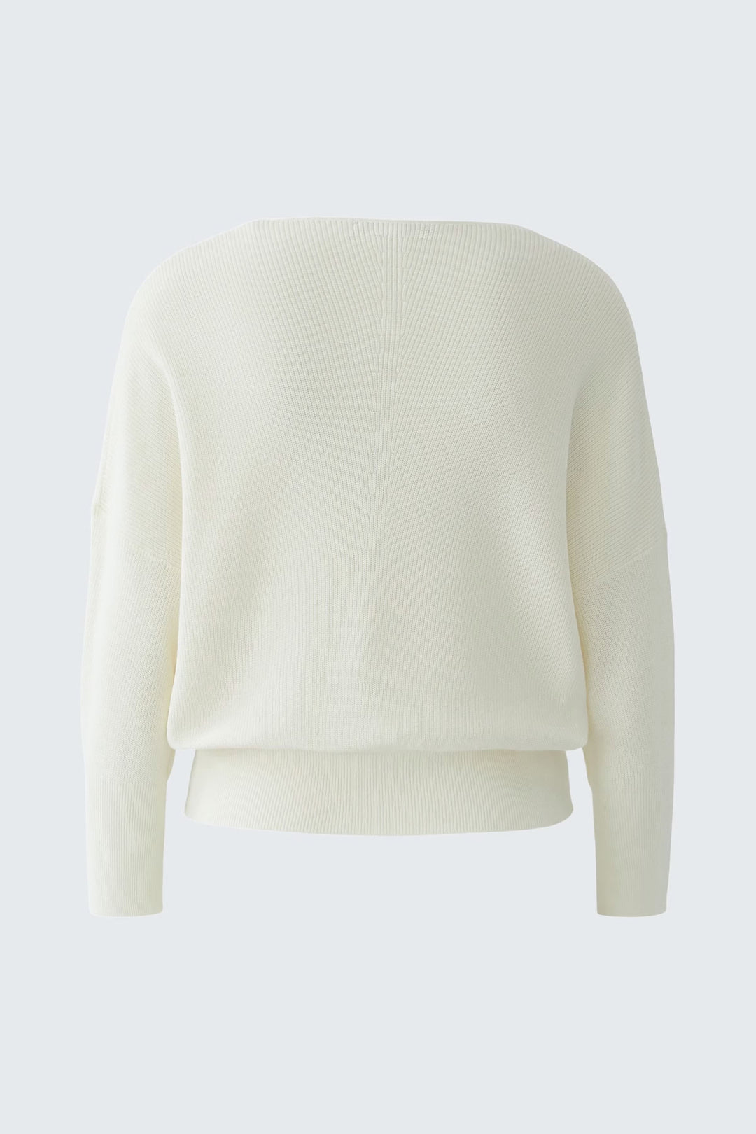 Close-up of a soft-knit V-neck sweater Oui for women in beige with a cable-knit pattern - Valérie Simon