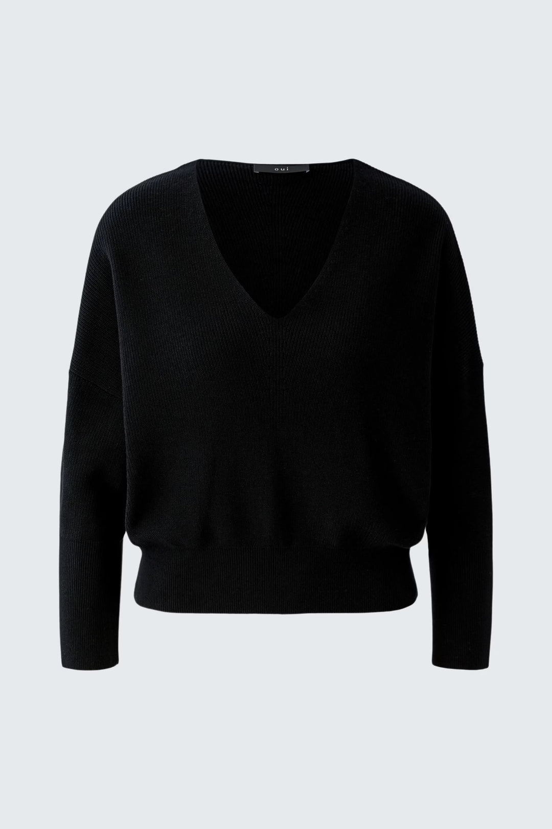 Side view of a white V-neck sweater Oui for women, made of soft knit fabric - Valérie Simon