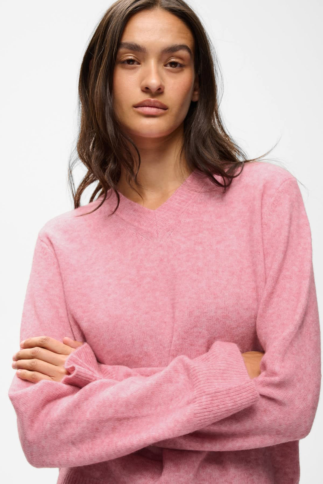 Vue de face chandail col V Inwear pour femme blanc, détail texture côtelée - Valérie Simon