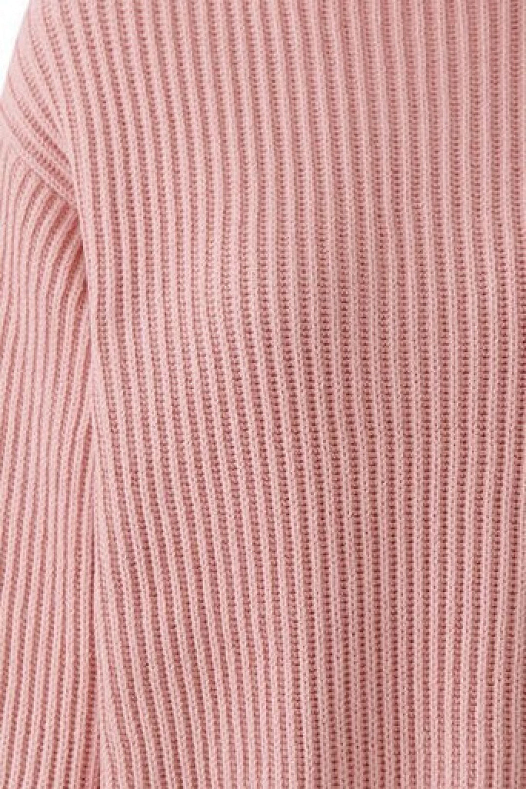 Chandail en tricot à col roulé vue de face pour femme Oui