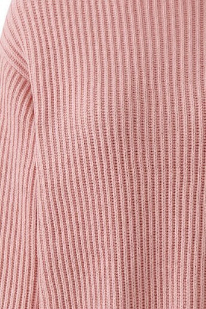 Chandail en tricot à col roulé vue de face pour femme Oui