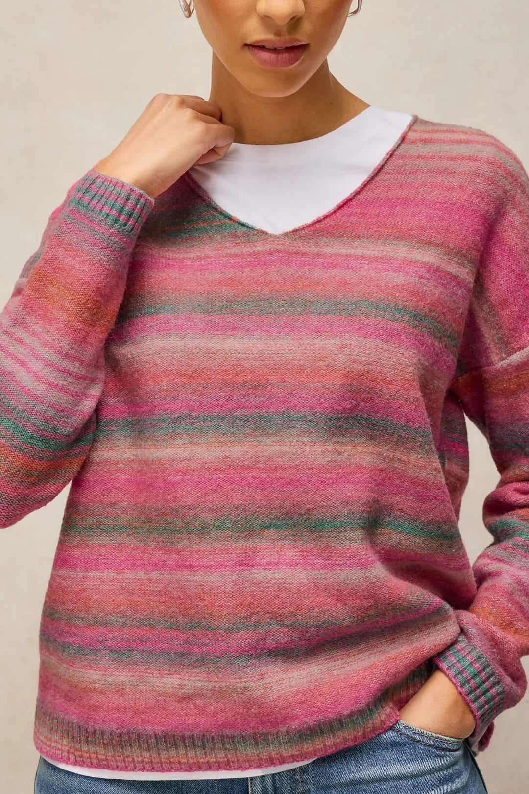 Chandail en tricot à rayures multicolores vue de face pour femme White Stuff