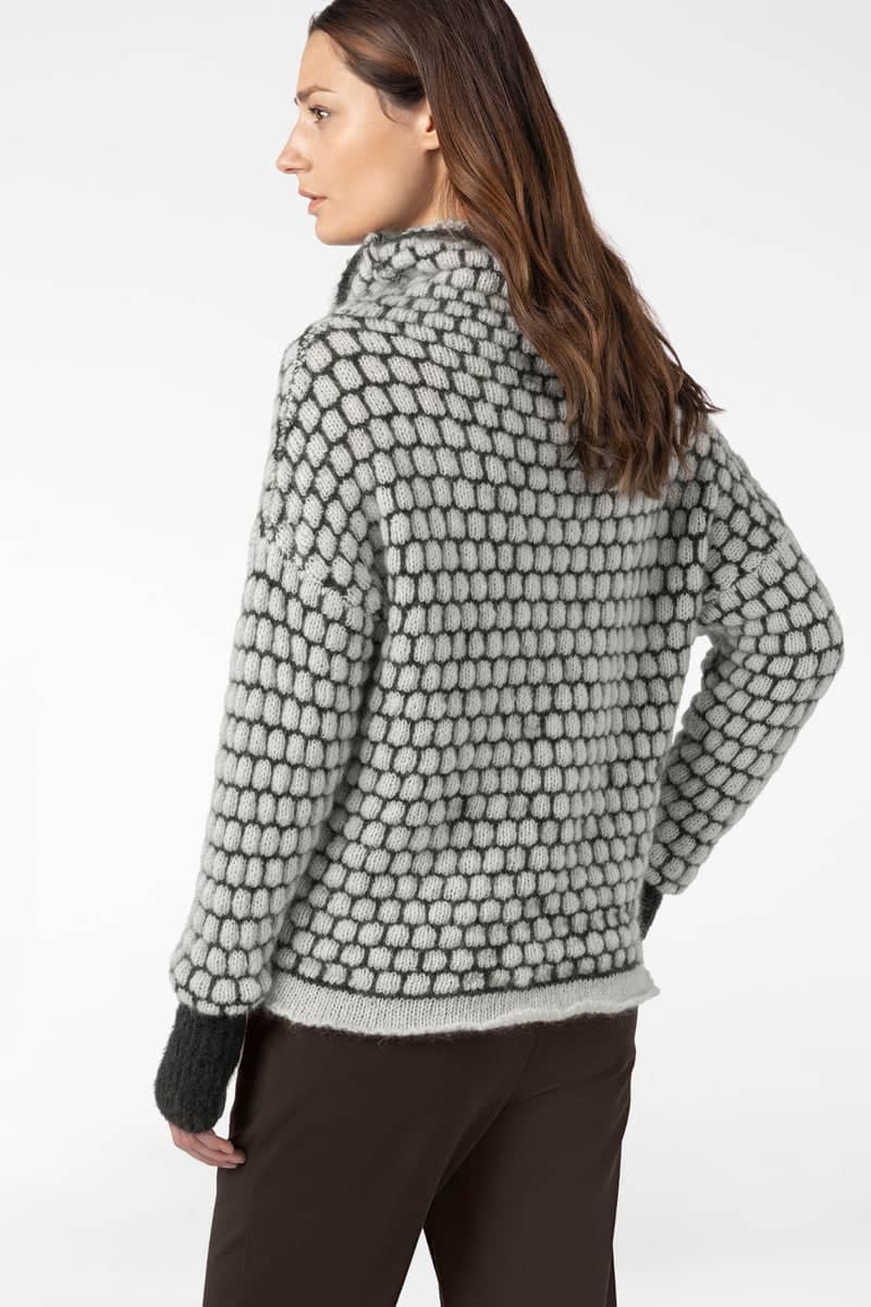 Chandail en tricot texturé à col roulé vue de face pour femme sarah pacini