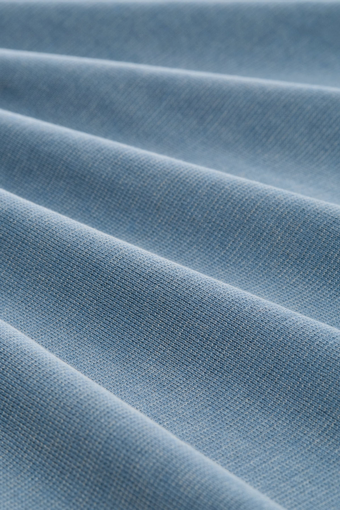 Front view of a lightweight, round-neck Tom Tailor men&