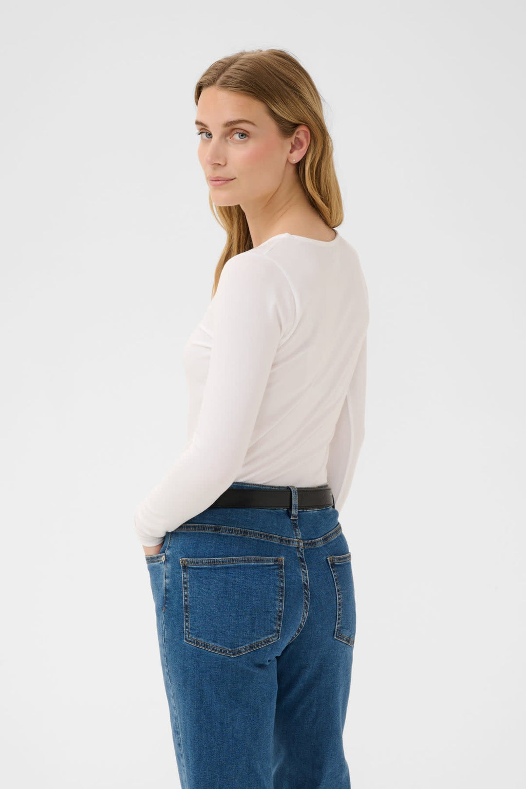 Vue de côté chandail mince Nemajas pour femme beige avec boutons sur manches Part Two - Valérie Simon