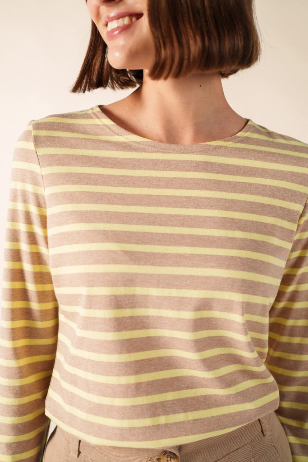 Side view of a white-and-blue striped Saint James women's sweater with shoulder buttons - Valérie Simon