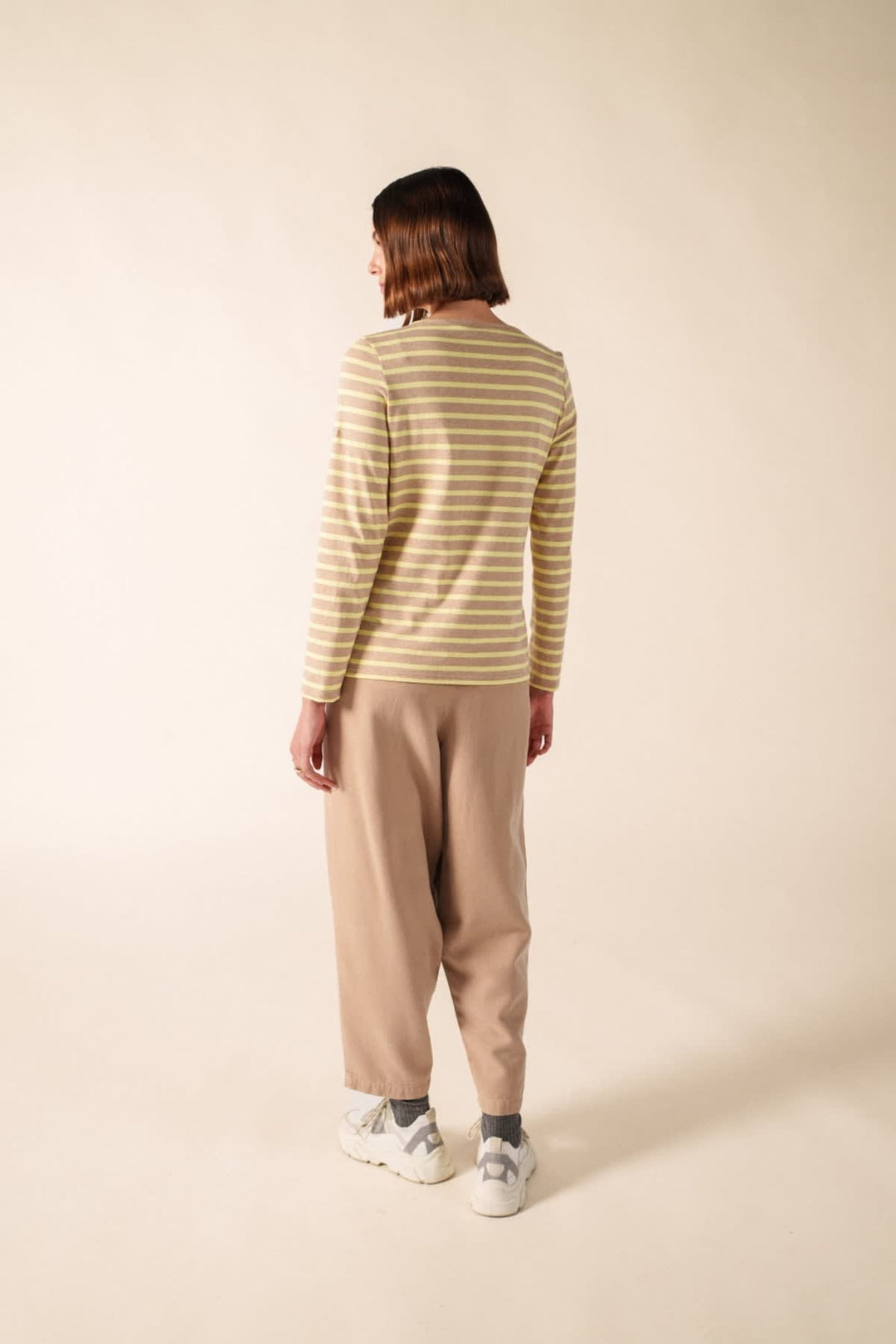 Side view of the MINQUIDAME blue-and-white striped women&