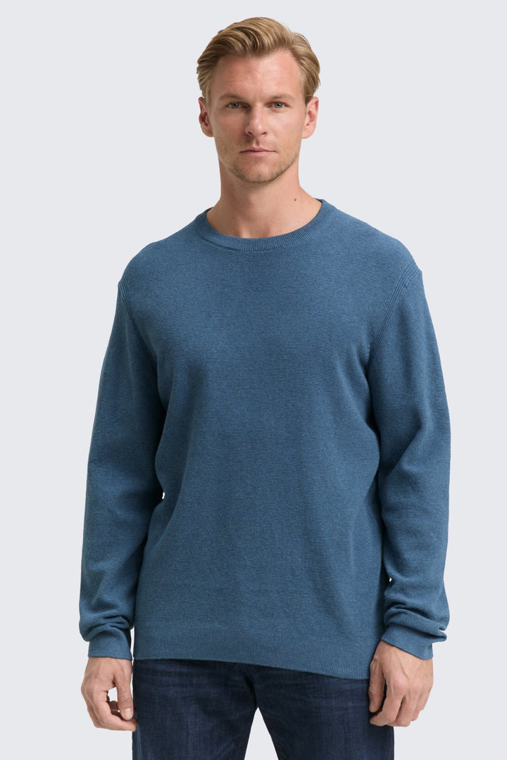 Vue de face chandail texturé col rond Tom Tailor homme gris avec motif torsadé - Valérie Simon