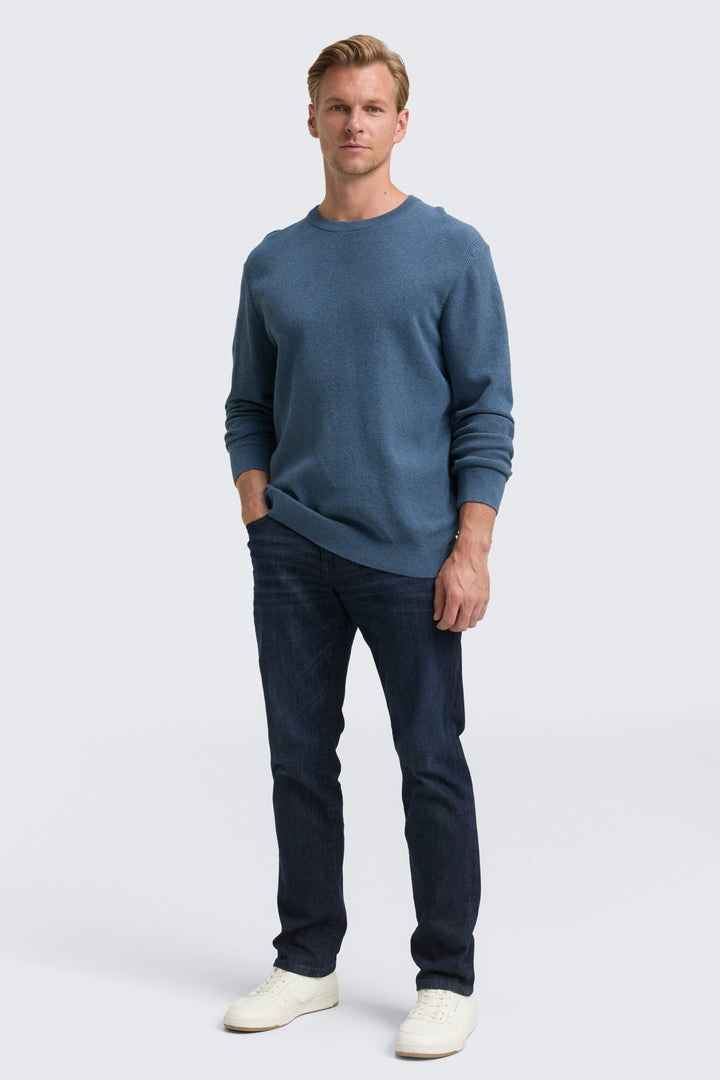 Vue de face chandail texturé col rond Tom Tailor pour homme gris avec détails en maille fine - Valérie Simon