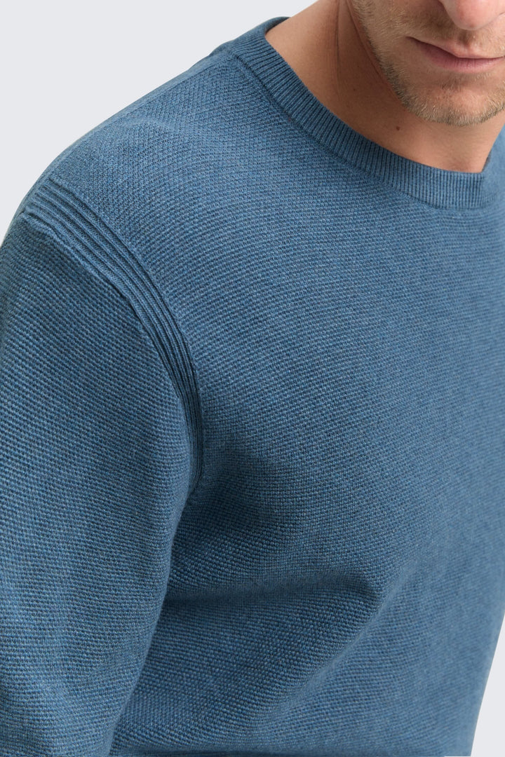 Vue de face chandail texturé col rond Tom Tailor pour homme gris avec motif unique - Valérie Simon