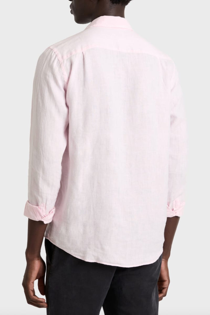 Vue de face chemise sport en lin Vilebrequin avec poche poitrine blanche pour homme - Valérie Simon