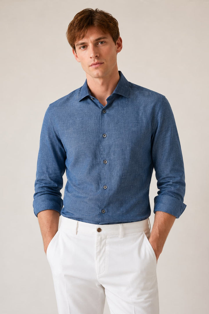 Vue de face chemise sport en lin Corneliani pour homme blanc avec poche poitrine - Valérie Simon