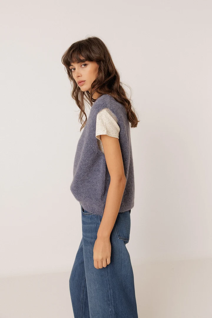 Knitted sleeveless jacket 