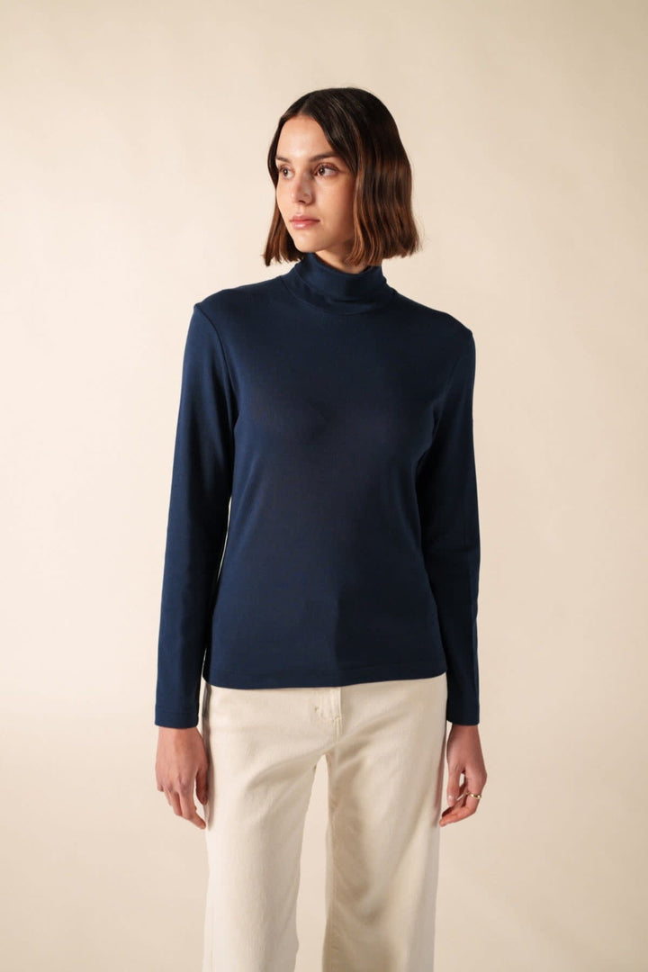 Side view of the Celina Saint James women&
