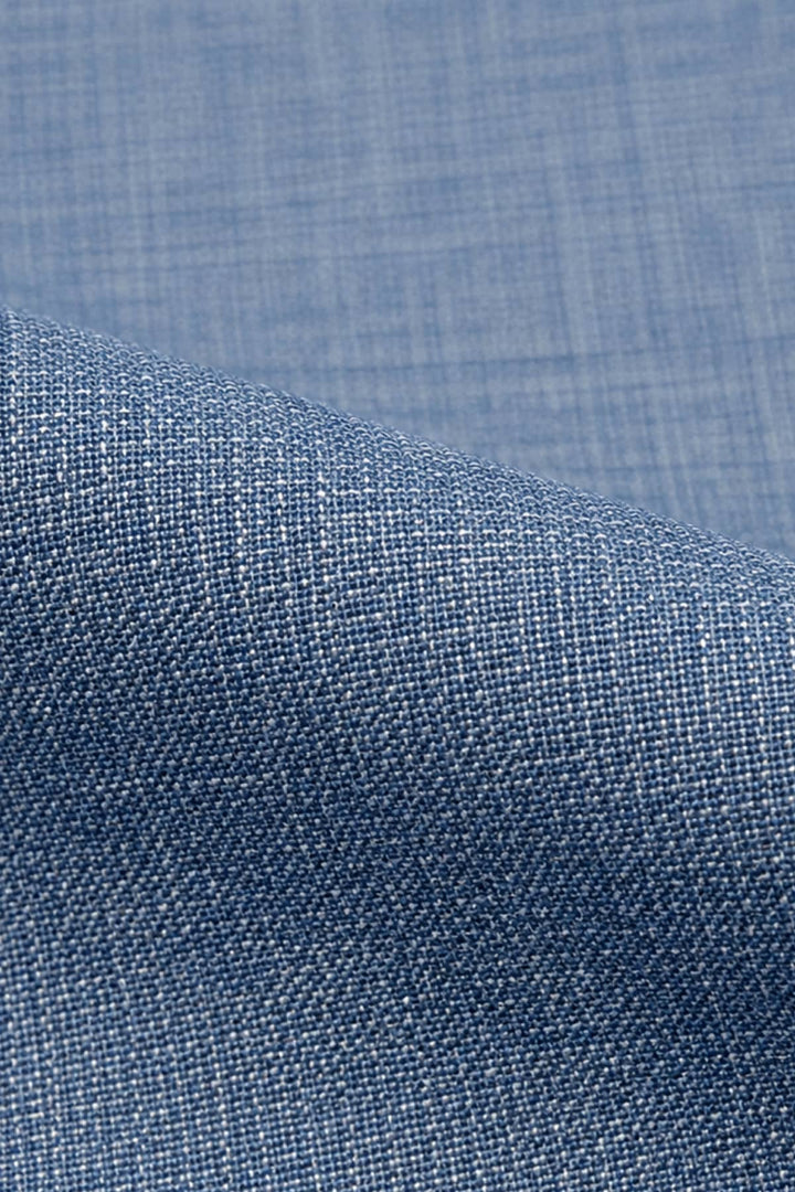 Full-front, textured light gray Lief Horsens men&