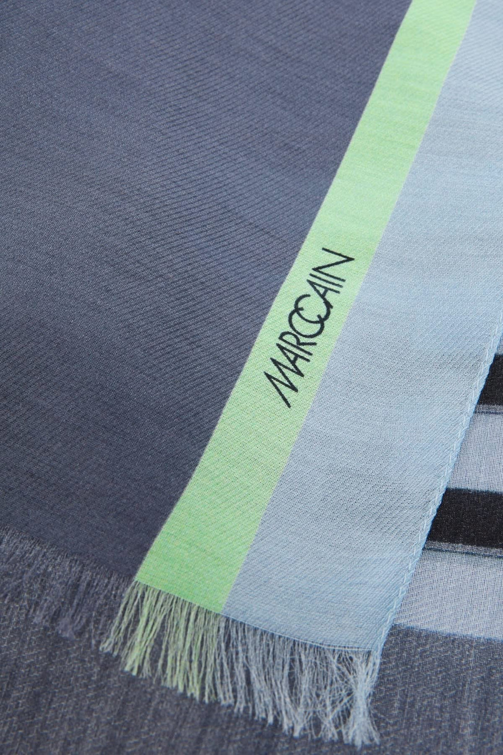Vue de détail écharpe graphique Marc Cain multicolore pour femme - Valérie Simon