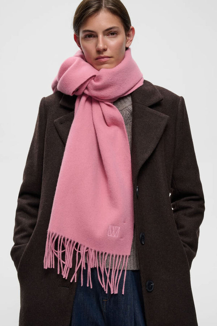Front view of the Allicate fringed scarf for women Inwear
