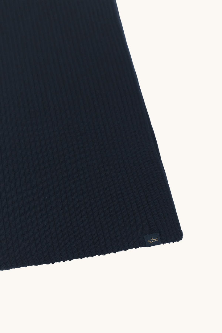 Side view of a gray Paul and Shark ribbed scarf for men with an embroidered logo - Valérie Simon
