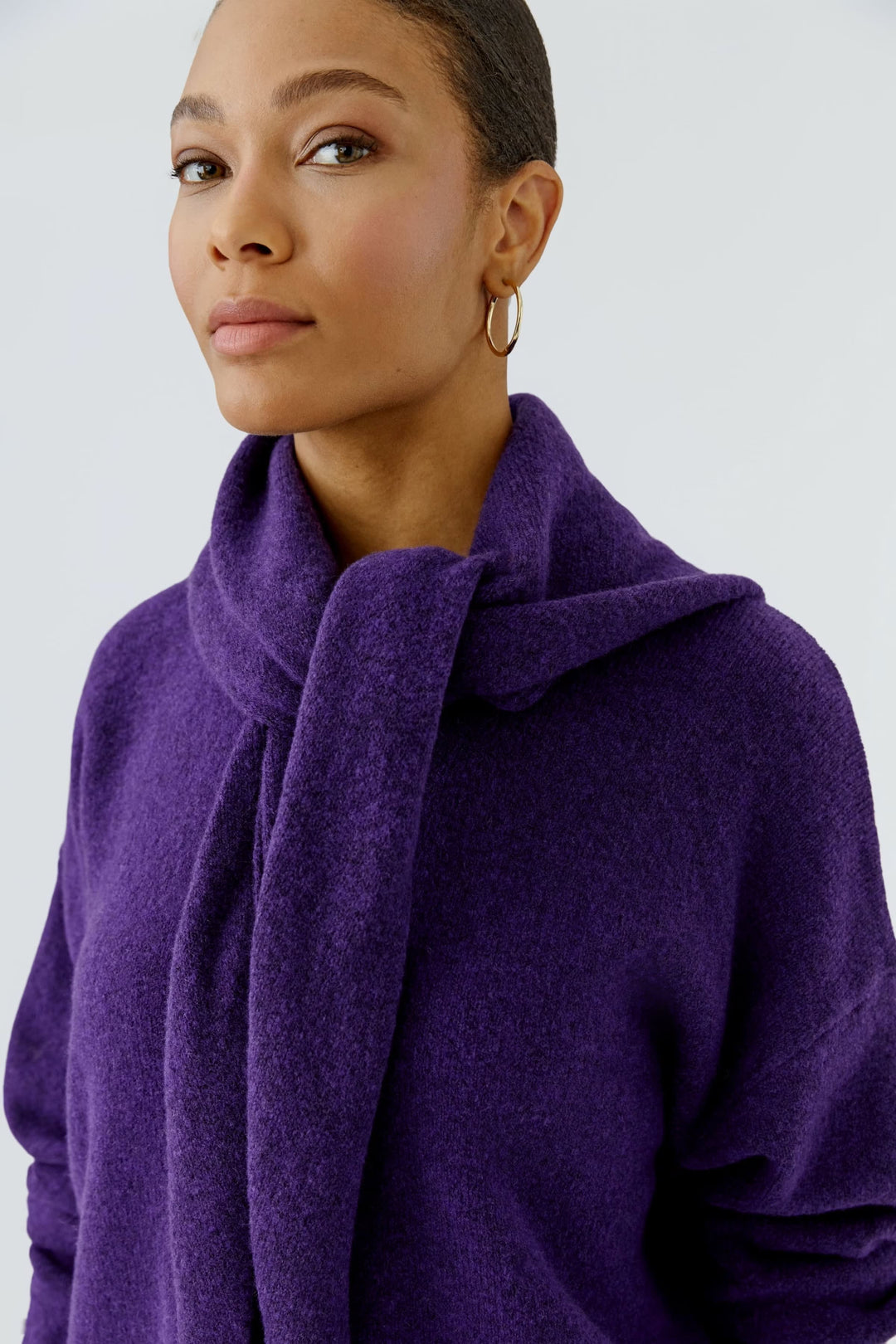 Écharpe en maille douce, vue détaillée, couleur crème, texture câblée pour femme - Valérie Simon