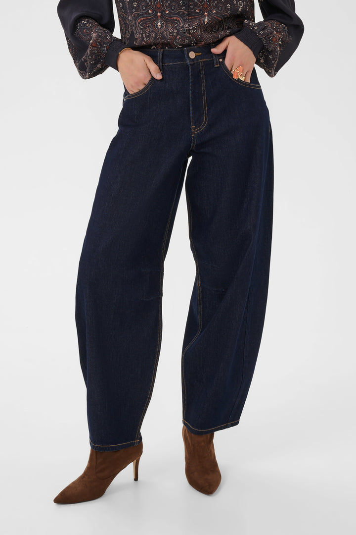 Bahren balloon-leg jeans front view for women Cream
