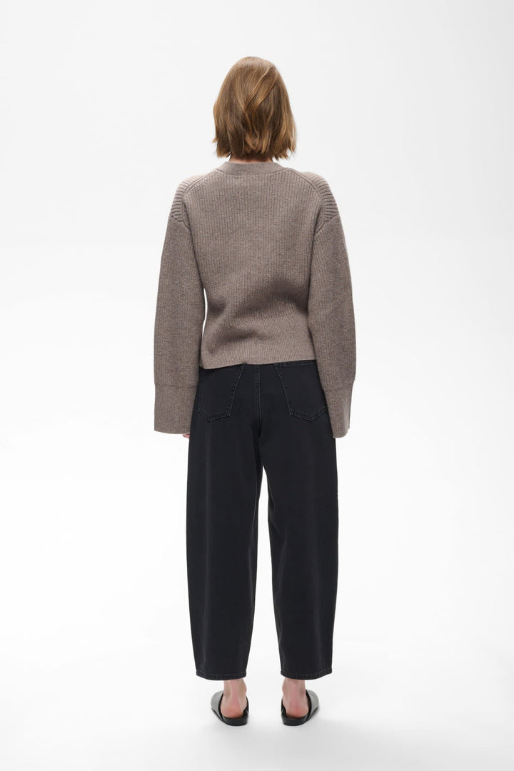 Vue latérale Jean barrrel Harfina Inwear pour femme bleu avec coutures contrastées - Valérie Simon