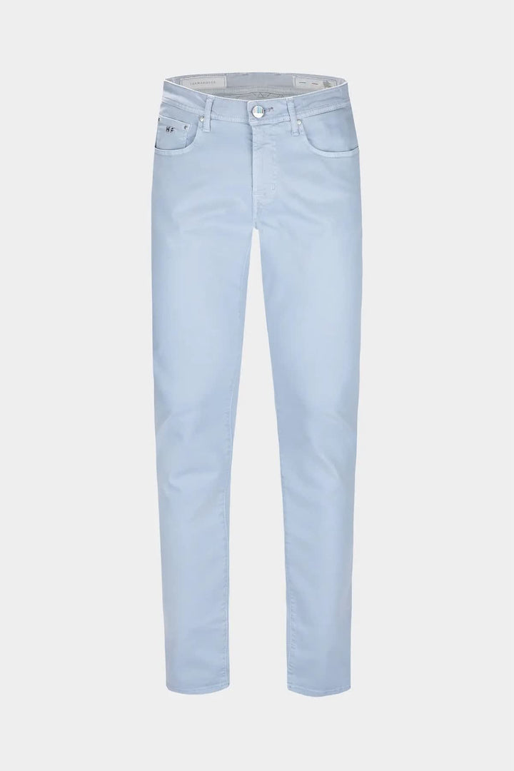 Side view of Tramarossa men&