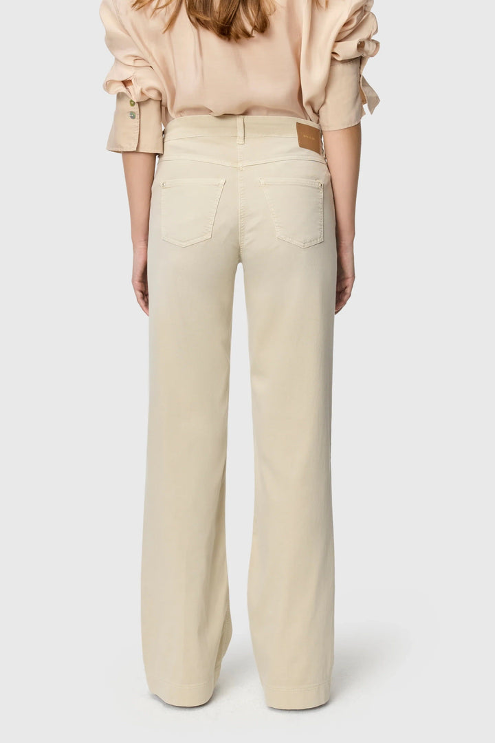 Vue de face jean bleu avec poche Mac Jeans pour femme - Valérie Simon