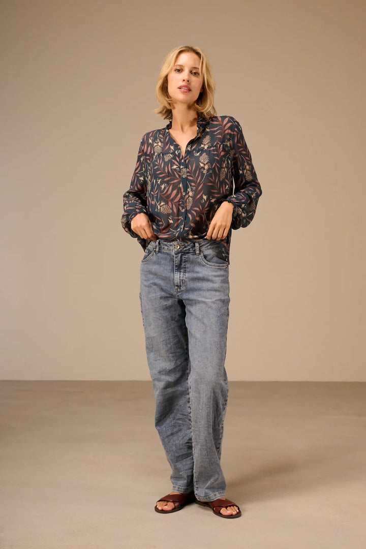 Jean droit bleu à taille haute vue de face pour femme Nile