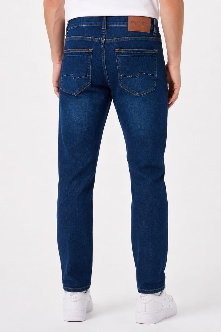 Vue latérale jean extensible noir homme avec coutures apparentes - Valérie Simon