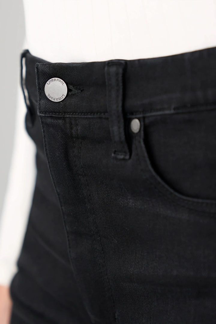 Front view of Liverpool women’s high-rise straight-leg jeans in denim blue – Valérie Simon