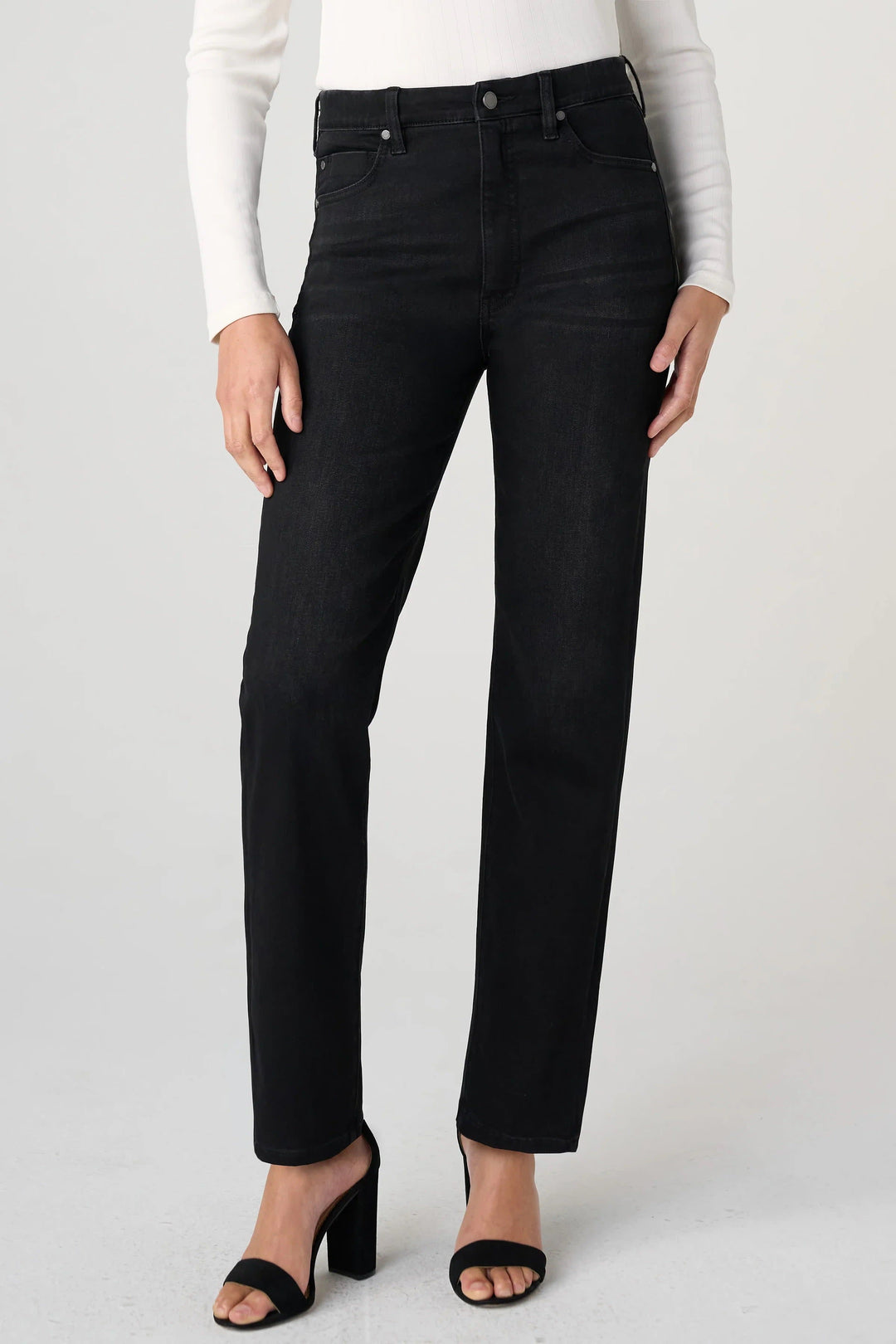 Front view of Liverpool women’s high-rise straight-leg jeans in blue - Valérie Simon