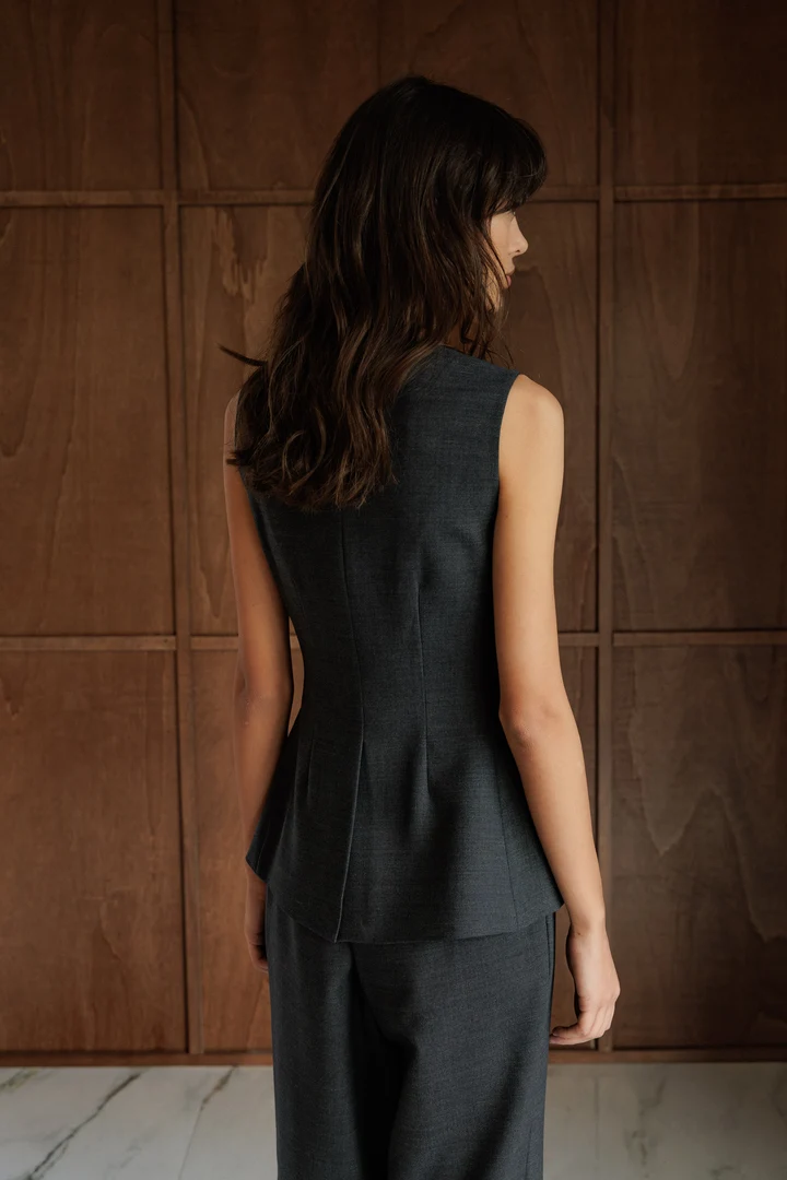 Tailored sleeveless jacket 