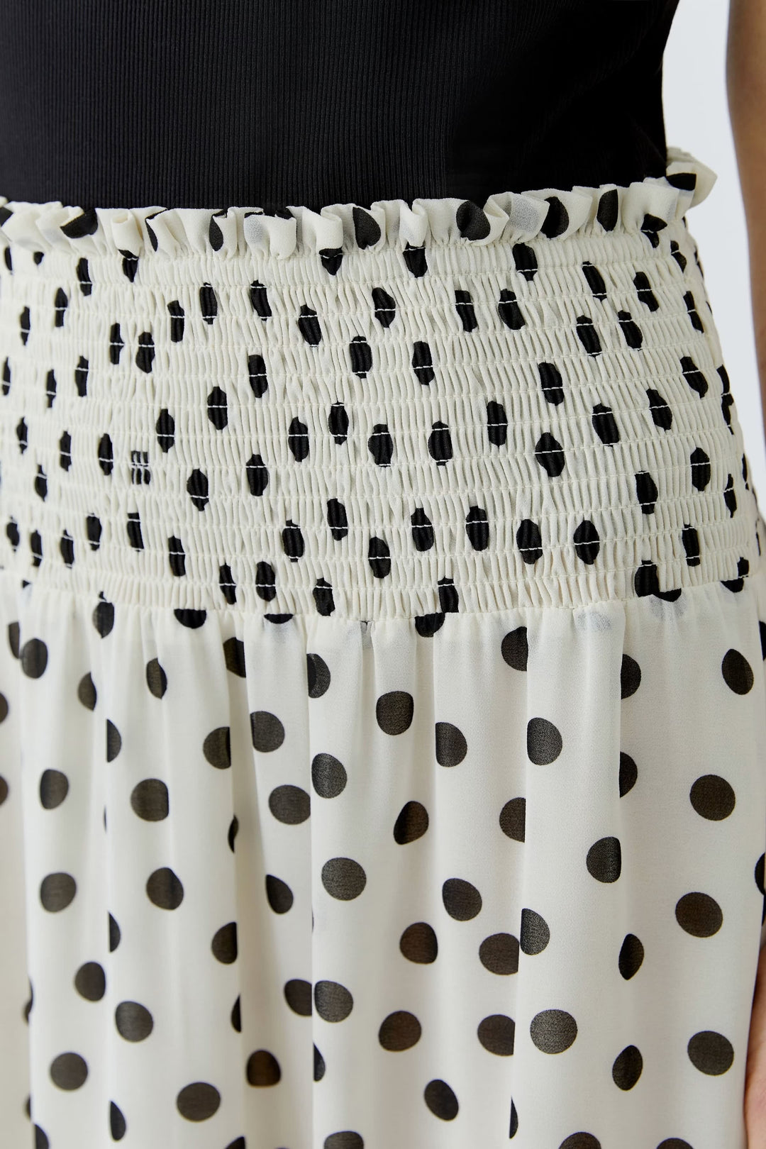 View of a long blue polka-dot skirt navy Oui for women - Valérie Simon