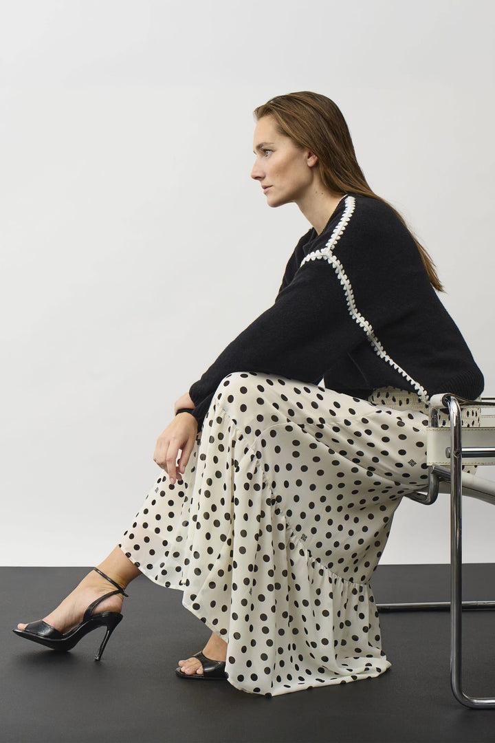 Side view of a long polka-dot skirt Oui for Black women - Valérie Simon