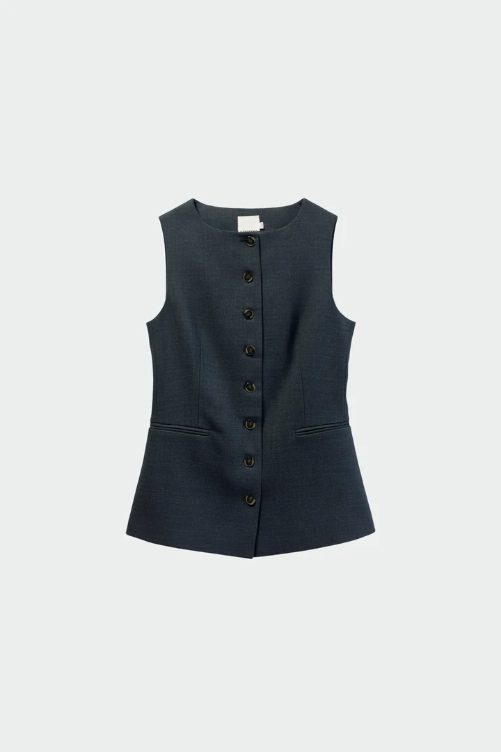 Tailored sleeveless jacket 