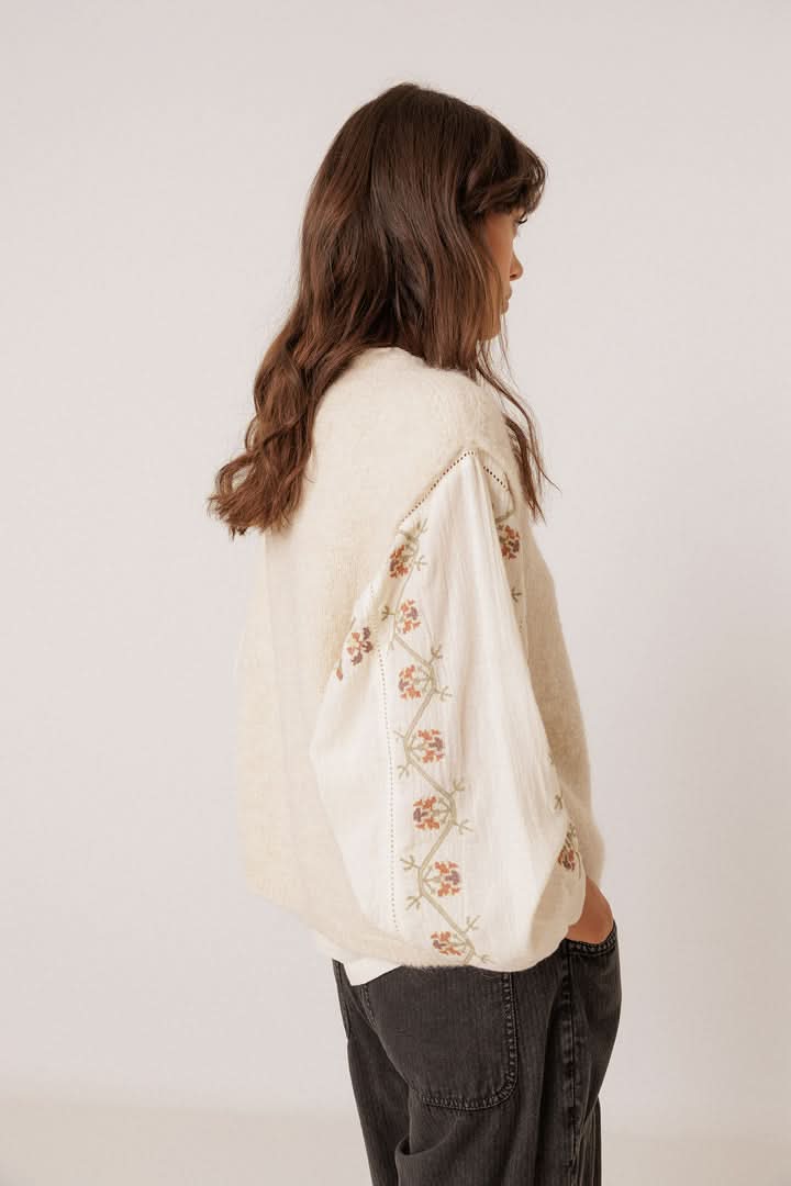 Knitted sleeveless jacket 