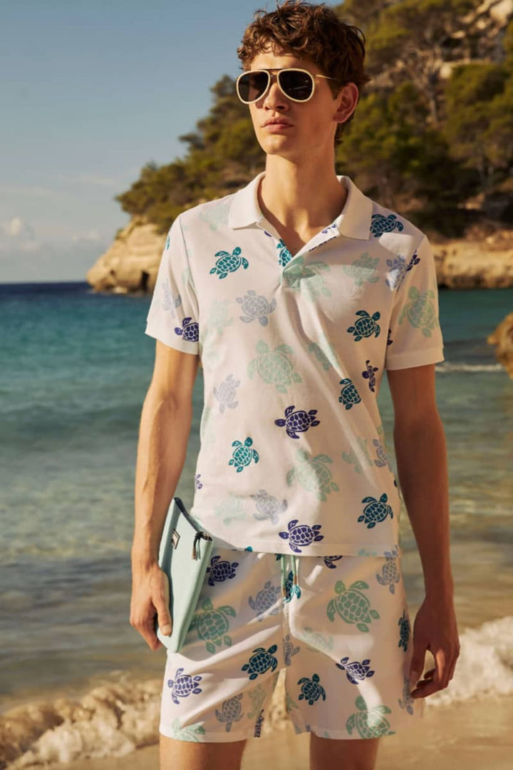 Vue de face maillot tortues Vilebrequin pour homme bleu-vert - Valérie Simon