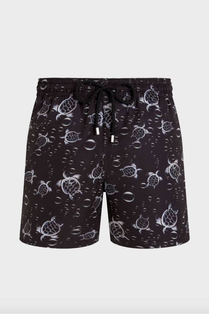 Vue de face maillot Vilebrequin motifs tortues bleu pour homme - Valérie Simon