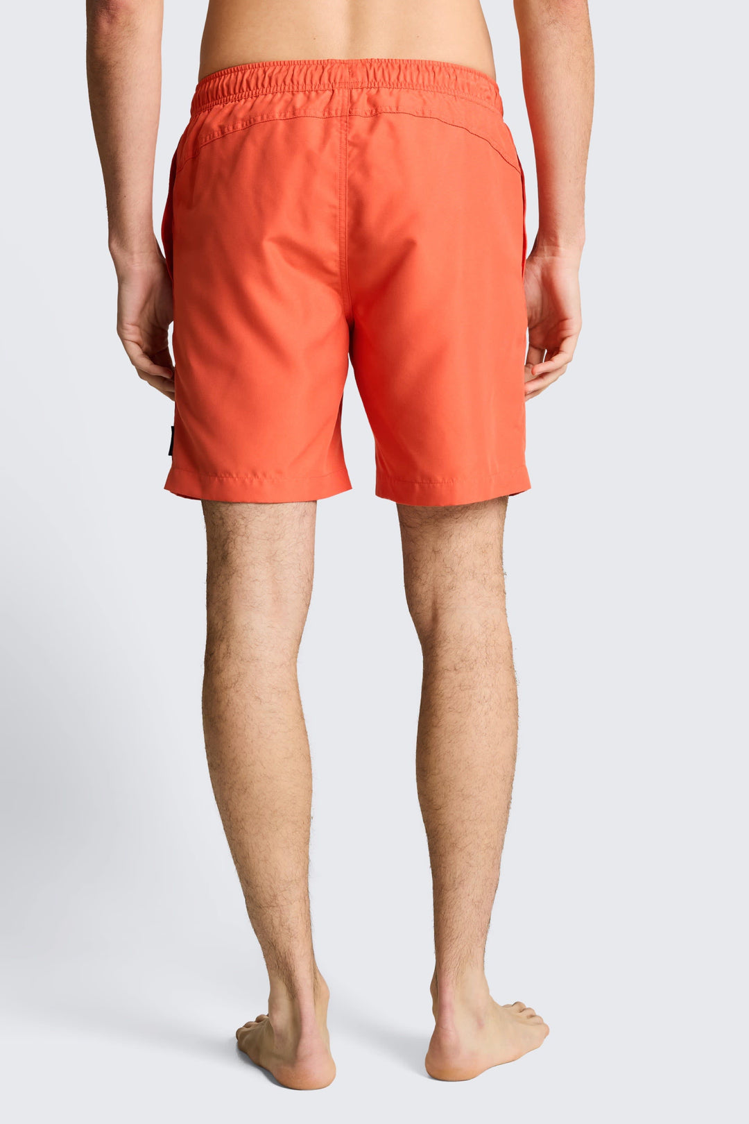 Vue de face maillot de bain Tom Tailor pour homme rouge avec taille élastique et cordon - Valérie Simon
