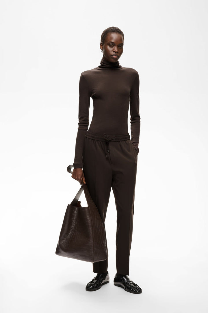 Vue de face pantalon habillé Inwear gris avec plis marqués pour femme - Valérie Simon