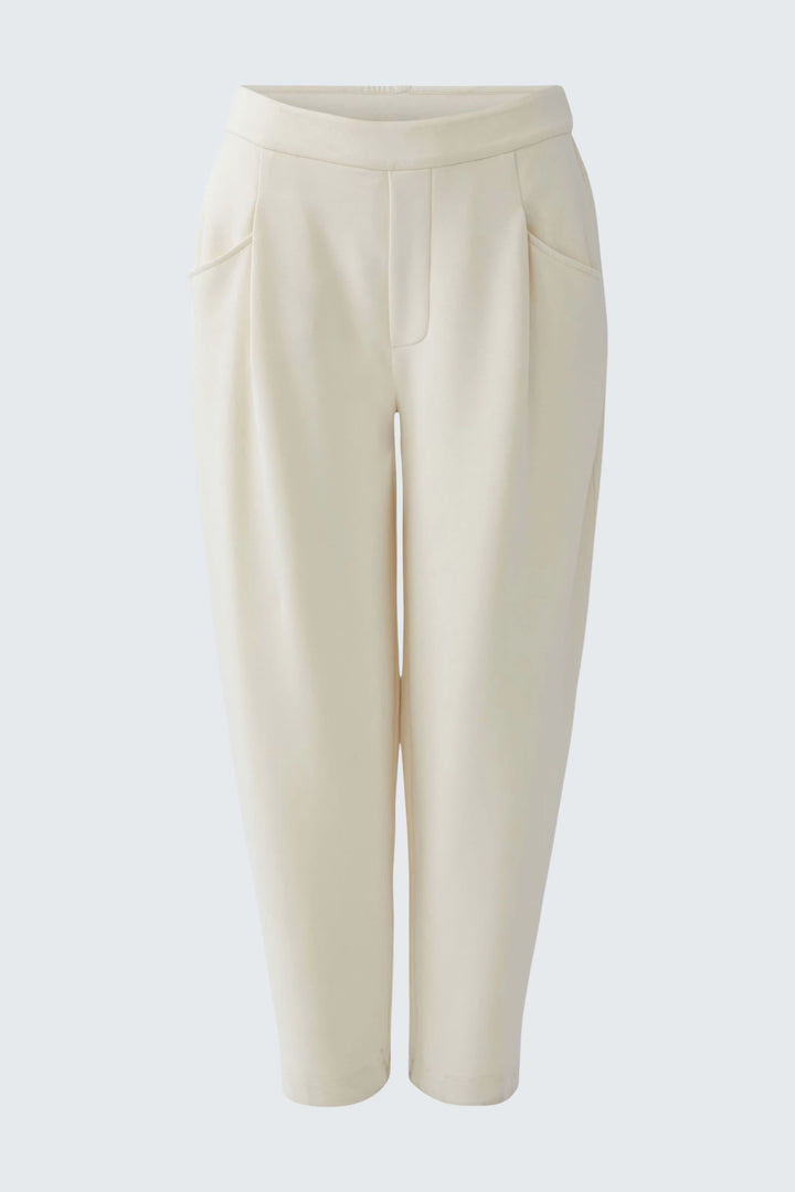 Close-up of chic black jogging pants with zippered pockets Oui for women - Valérie Simon